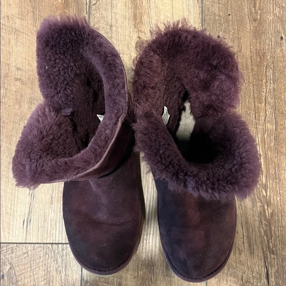UGG Bailey Button Boots, size 8